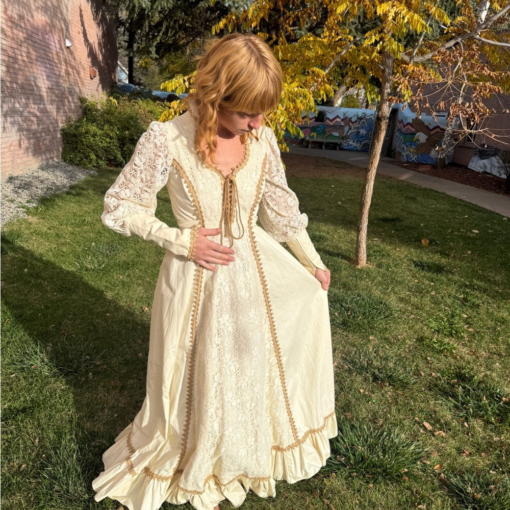 1960s Gunne Sax Ivory Lace Renaissance Prairie Maxi Dress Size 6 - Picture 10 of 13